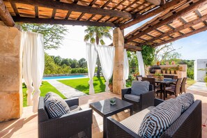 Outdoor dining - Beautiful Country House with Pool, Garden, Terraces & Wi-Fi (ARTA)