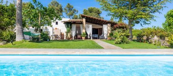 Beautiful Country House with Pool, Garden, Terraces & Wi-Fi