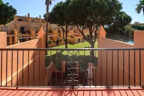 Property grounds - Holiday Home "Marisa" with Pool, Garden, Terrace, Balcony & Wi-Fi (Chiclana de la frontera)