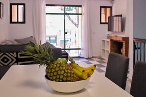 Dining - Holiday Home "Marisa" with Pool, Garden, Terrace, Balcony & Wi-Fi (Chiclana de la frontera)