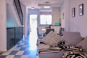TV - Holiday Home "Marisa" with Pool, Garden, Terrace, Balcony & Wi-Fi (Chiclana de la frontera)