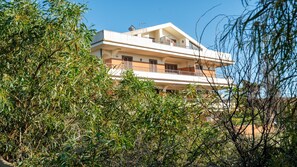 Exterior - Spectacular Seaview: Apartment Sunshine Only a Few Meters From the Beach of Maria Pia (Alghero)