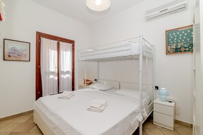 2 chambres, fer et planche à repasser, Wi-Fi gratuit, draps fournis