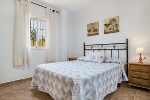 3 bedrooms, iron/ironing board, bed sheets - In a quiet location, with large garden and pool - Casa Ramón (Conil de la Fronters)