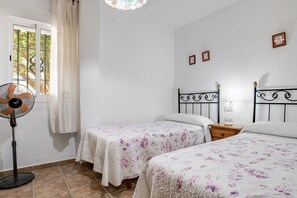 3 bedrooms, iron/ironing board, bed sheets