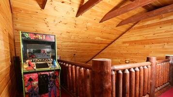 House, Multiple Beds (Splash N' Play #524) | Living area