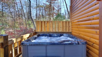 House, Multiple Beds (Splash N' Play #524) | Private spa tub