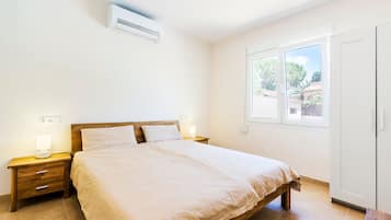 3 slaapkamers, een strijkplank/strijkijzer, gratis wifi, beddengoed