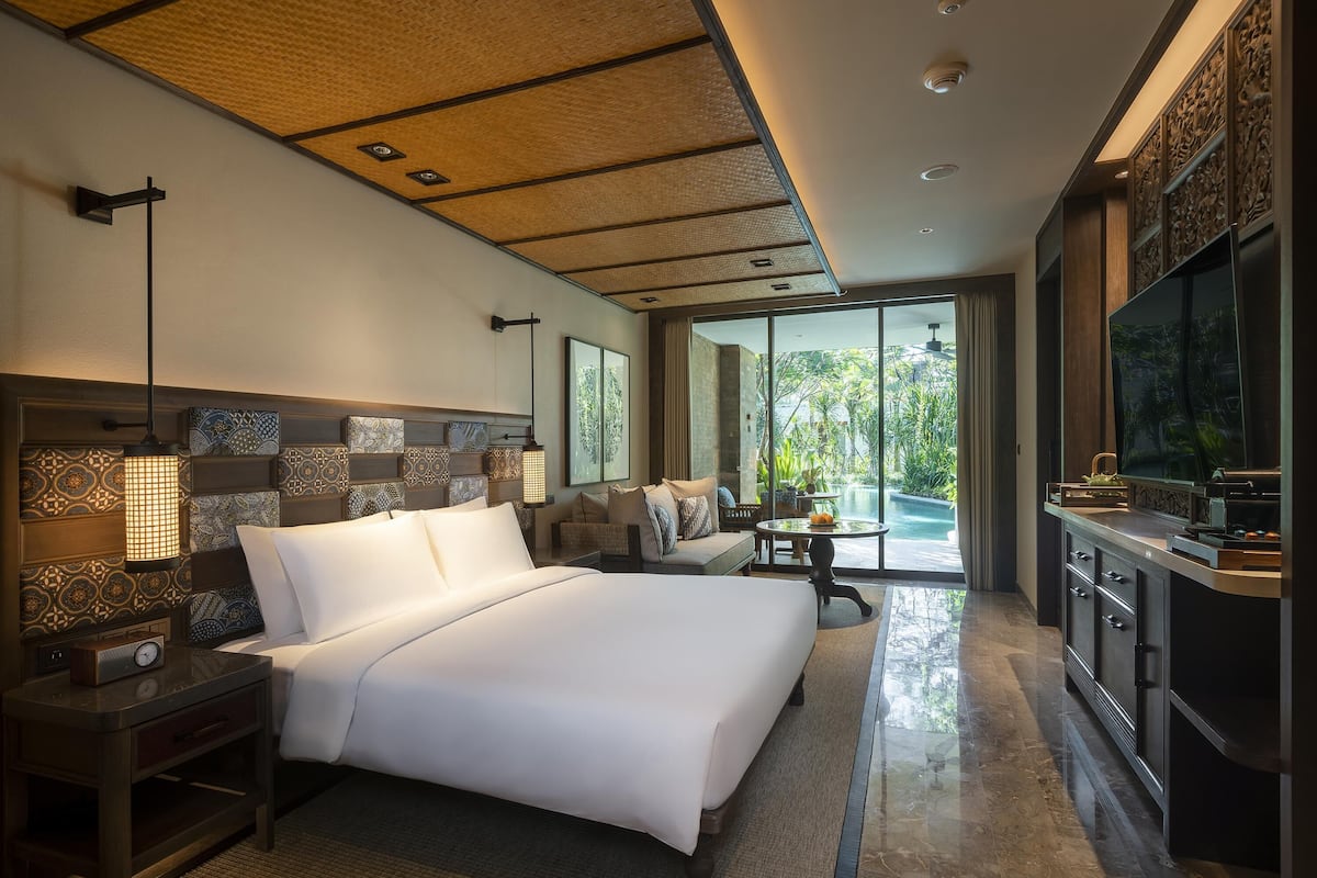 Room, 1 King Bed (Lagoon Access) | 1 bedroom, premium bedding, minibar, in-room safe