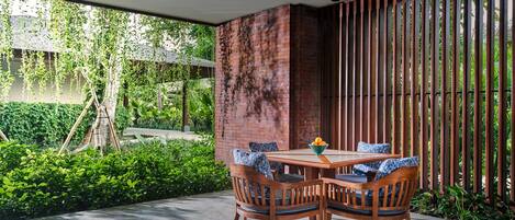 Suite (Andaz) | 1 bilik tidur, peralatan tempat tidur premium, bar mini