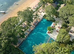 3 outdoor pools, sun loungers