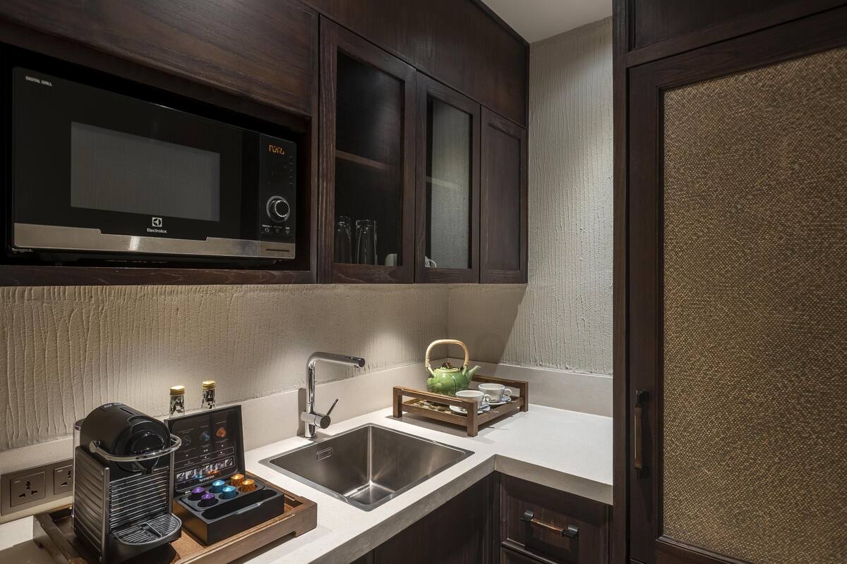 1 bedroom, premium bedding, minibar, in-room safe