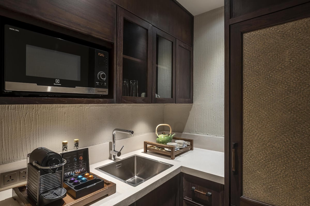 1 bedroom, premium bedding, minibar, in-room safe
