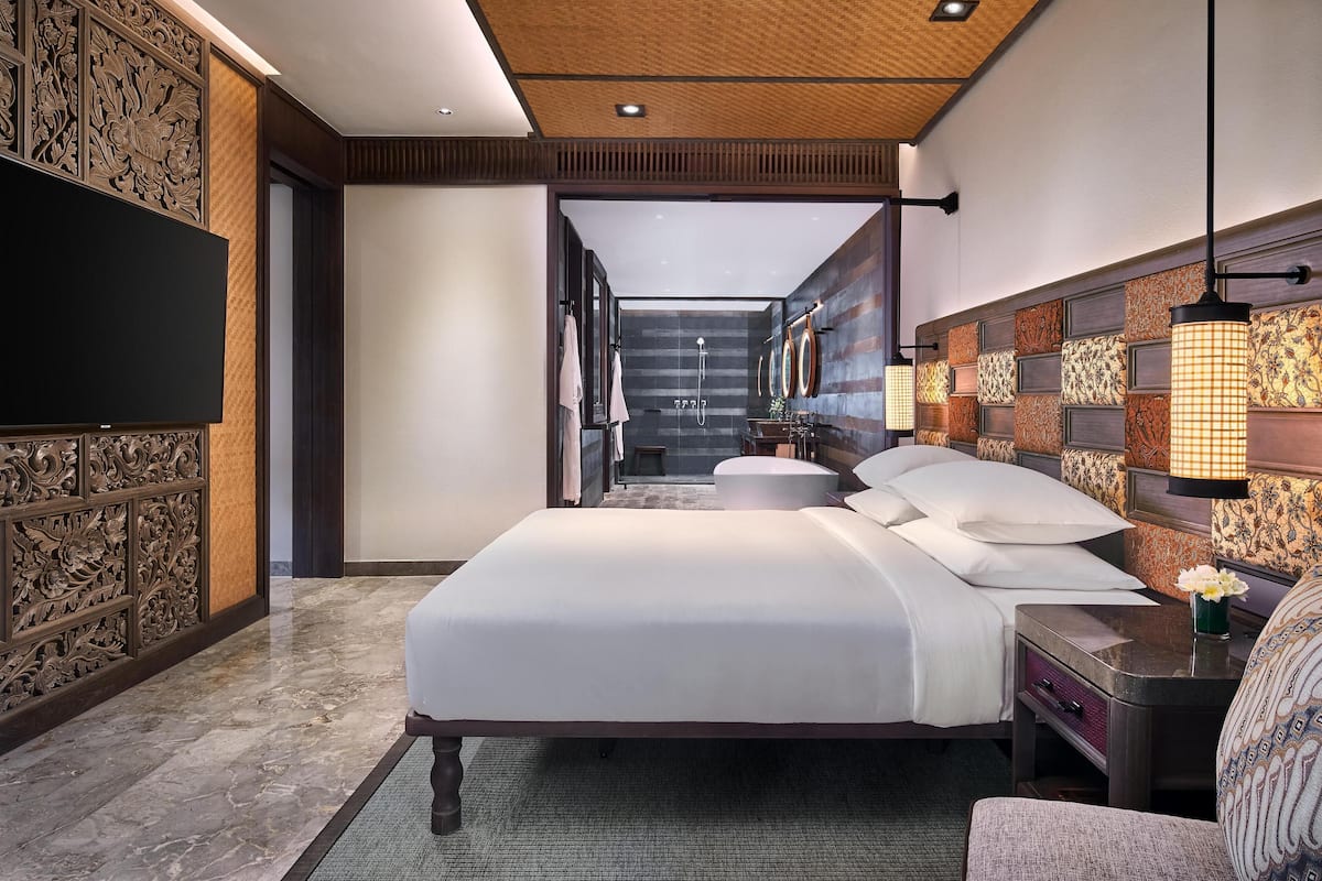 1 bedroom, premium bedding, minibar, in-room safe