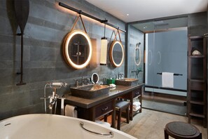 Separate tub and shower, rainfall showerhead, free toiletries