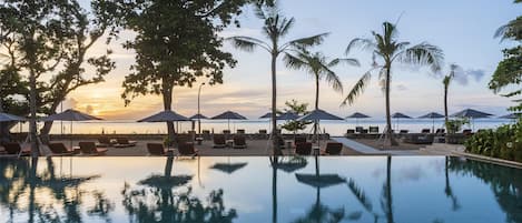 3 outdoor pools, free pool cabanas, pool umbrellas