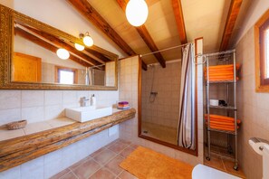 Shower, towels