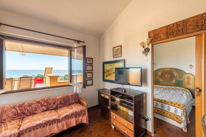 2 bedrooms, iron/ironing board, bed sheets