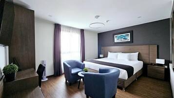 Deluxe Suite | In-room safe, desk, laptop workspace, free WiFi