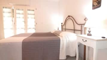 2 makuuhuonetta, silitysrauta/-lauta, ilmainen Wi-Fi, vuodevaatteet