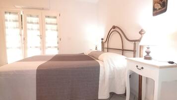 2 chambres, fer et planche Ă  repasser, Wi-Fi gratuit, draps fournis