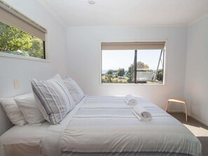 2 bedrooms, iron/ironing board, WiFi, bed sheets