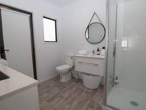 Shower, towels - Beachside Bach with Stunning Views (Oakura)