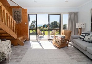 Living area - Beachside Bach with Stunning Views (Oakura)