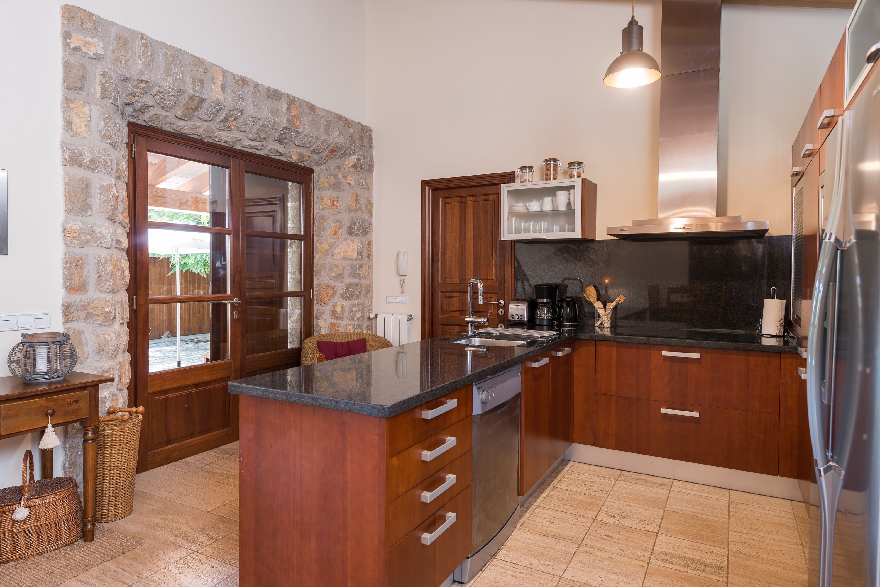 Geladeira, micro-ondas, fogão, cooktop