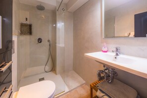 Shower, hair dryer, towels - Holiday "Apartment Maritim" with Sea View, Mountain View, Wi-Fi & Terrace (Cala Ratjada)