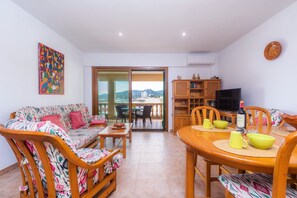 Dining - Holiday "Apartment Maritim" with Sea View, Mountain View, Wi-Fi & Terrace (Cala Ratjada)