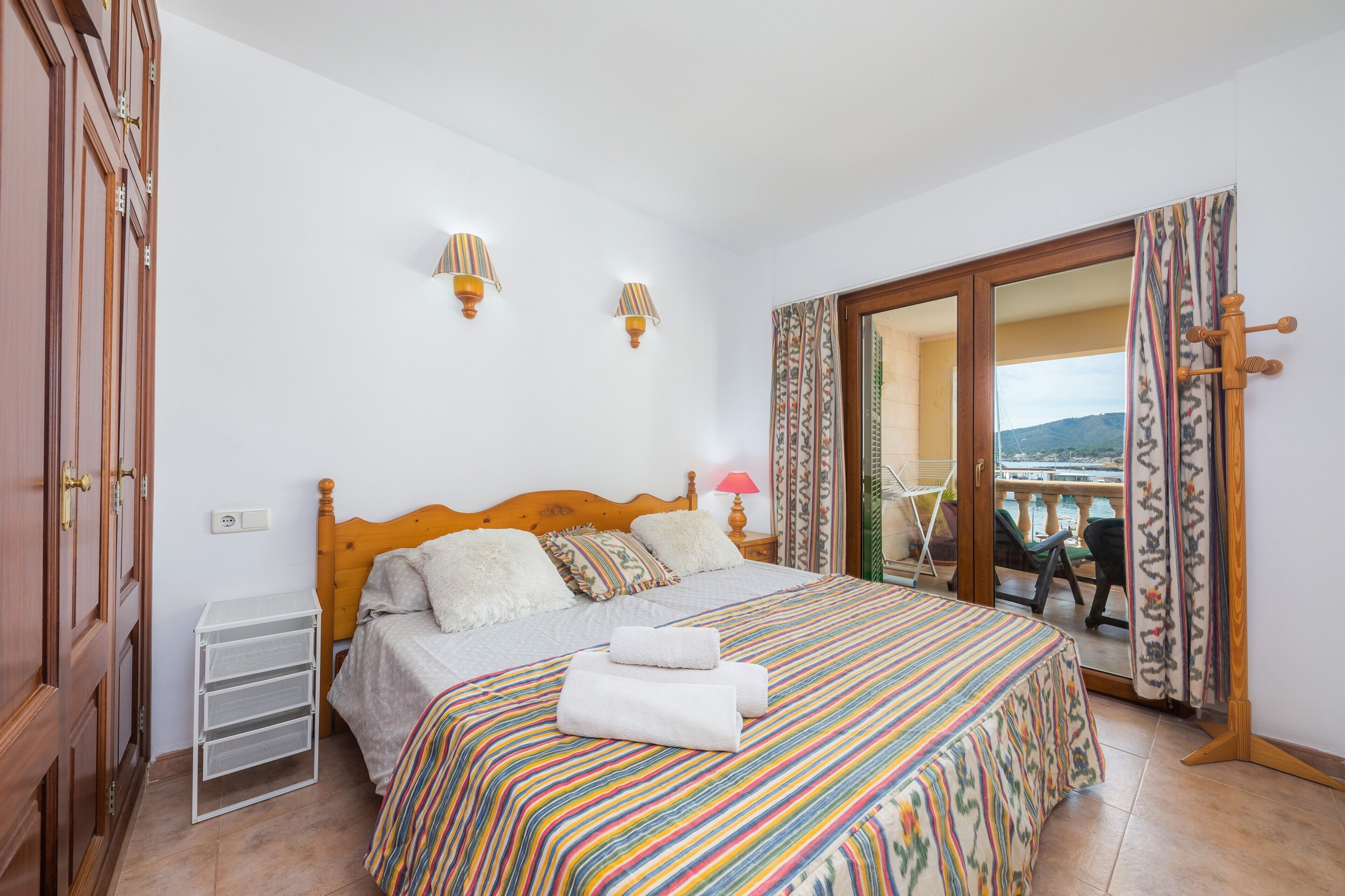 2 chambres, fer et planche à repasser, Wi-Fi gratuit, draps fournis