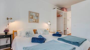 1 chambre, fer et planche à repasser, Wi-Fi gratuit, draps fournis