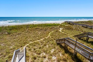 On the beach - Oceanfront North Myrtle Beach Condo | Balcony, Pool, Beach Access & WiFi (North Myrtle Beach)