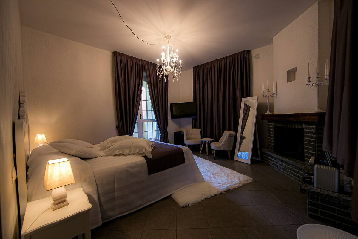 Panoramic Room | Frette Italian sheets, premium bedding, down comforters