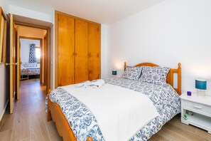 2 bedrooms, iron/ironing board, free WiFi, bed sheets - Vacation Home "Can Nogueras" with Wi-Fi, Balcony, Terrace, Shared Pool and Garden (CALA RATJADA)