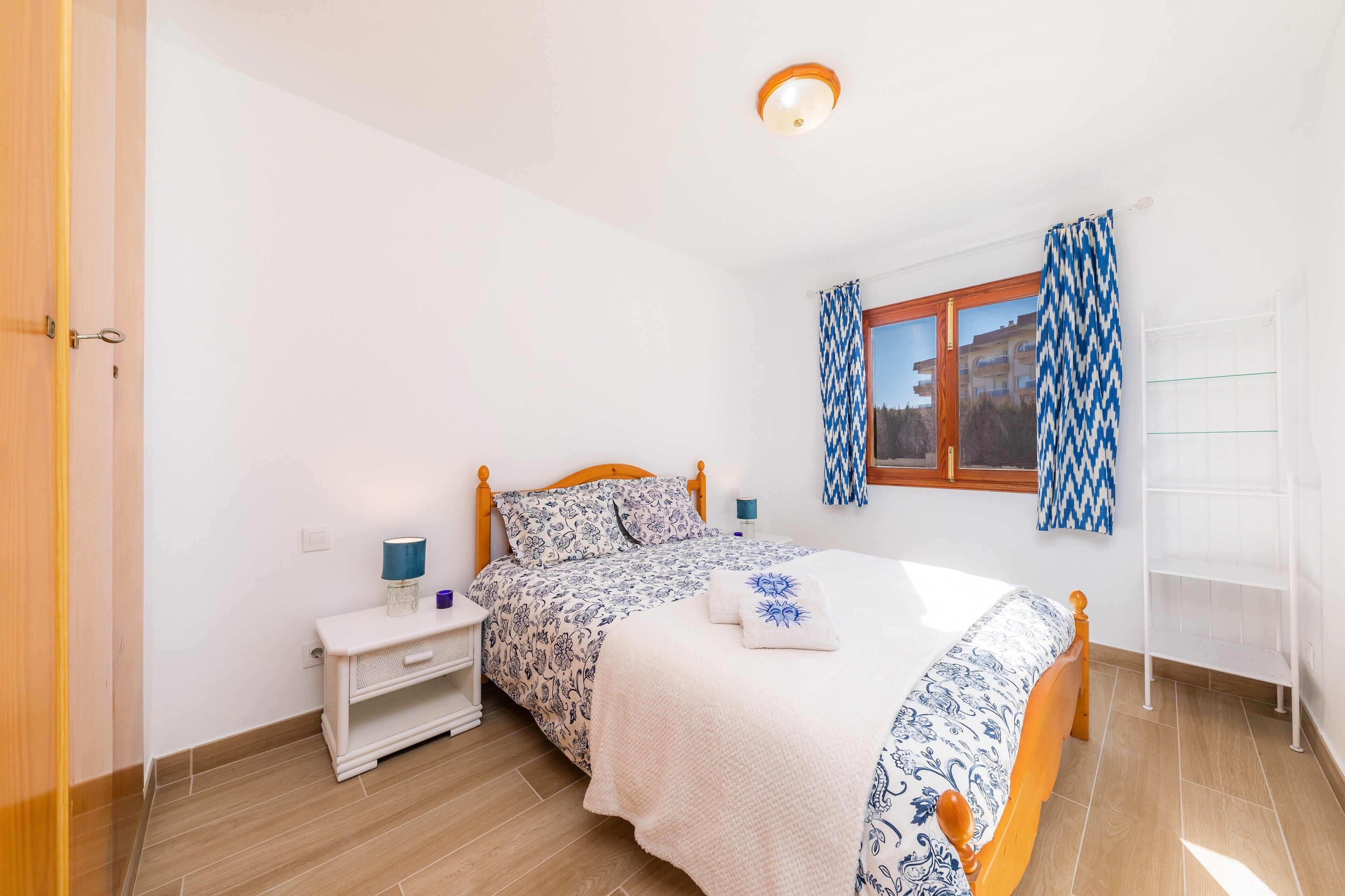 2 slaapkamers, een strijkplank/strijkijzer, gratis wifi, beddengoed