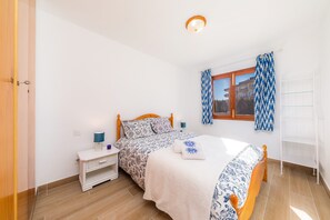 2 bedrooms, iron/ironing board, free WiFi, bed sheets - Vacation Home "Can Nogueras" with Wi-Fi, Balcony, Terrace, Shared Pool and Garden (CALA RATJADA)