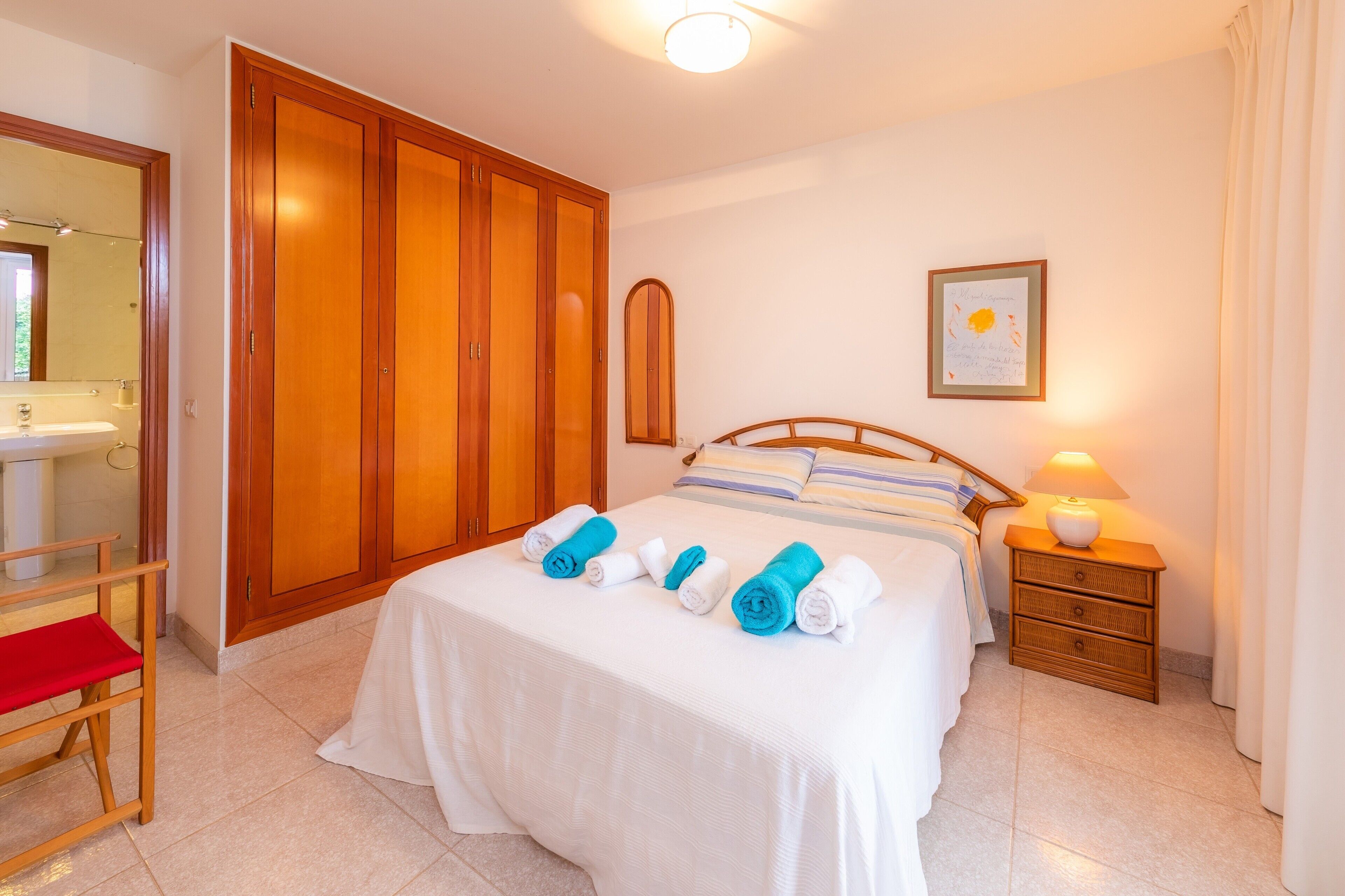 4 dormitorios, tabla de planchar con plancha, wifi gratis y ropa de cama