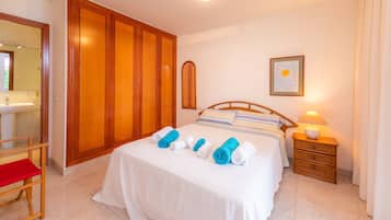 4 dormitorios, tabla de planchar con plancha, wifi gratis y ropa de cama