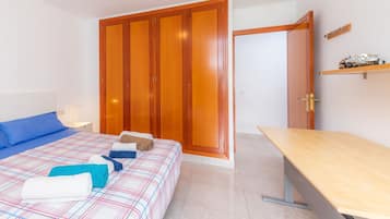 4 slaapkamers, een strijkplank/strijkijzer, gratis wifi, beddengoed