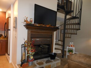 Smart TV, fireplace