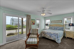 4 bedrooms, desk, iron/ironing board, free WiFi