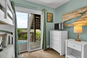 4 bedrooms, desk, iron/ironing board, free WiFi