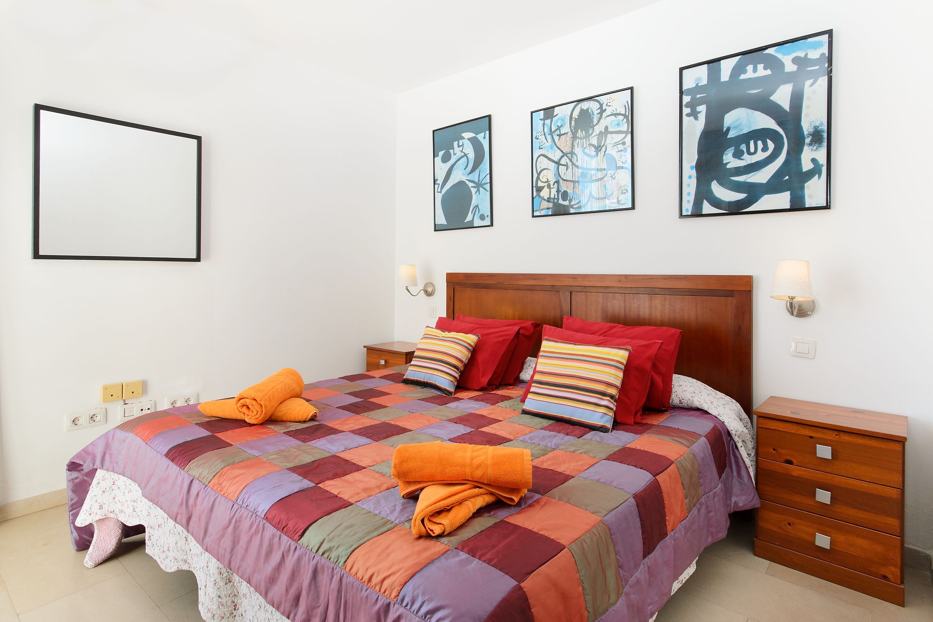 2 dormitorios, tabla de planchar con plancha, wifi gratis y ropa de cama