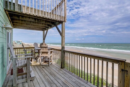Direct Oceanfront with 4 Bedrooms, amazing ocean views and beach access- Adjoining side available...