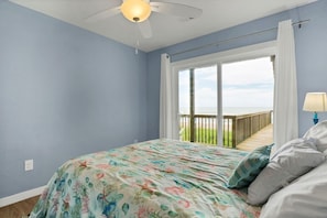 4 slaapkamers, een bureau, een strijkplank/strijkijzer, gratis wifi