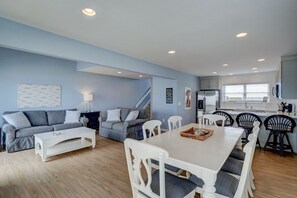 Interior - Direct Oceanfront with 4 Bedrooms, amazing ocean views and beach access- Adjoining side available... (North Topsail Beach)