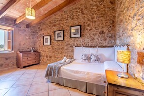 5 habitaciones, tabla de planchar con plancha y wifi gratis 