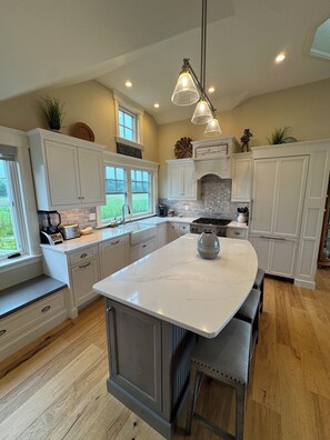 Fridge, microwave, oven, stovetop - Breathtaking views of the Ocean, Incredible Sunrise, Sunsets and Jenness Beach (Rye)